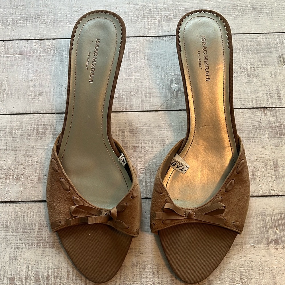 Isaac Mizrahi tan leather/suede 2 inch heels-size 11